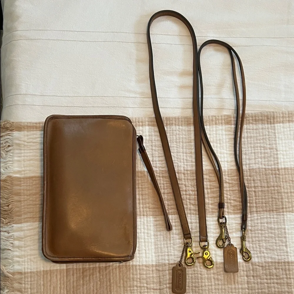 Vintage Coach Tan Leather Crossbody Bag with Gold Hardware - Picture 8 of 10